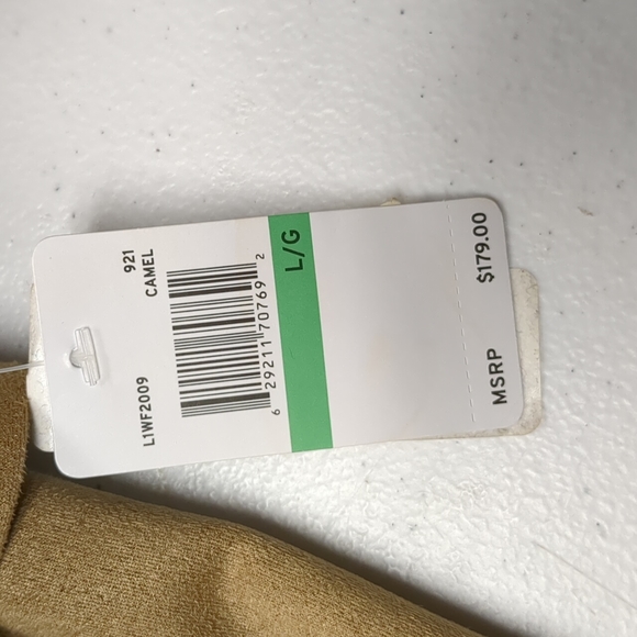 Laundry by Shelli degal - Picture 3 of 3